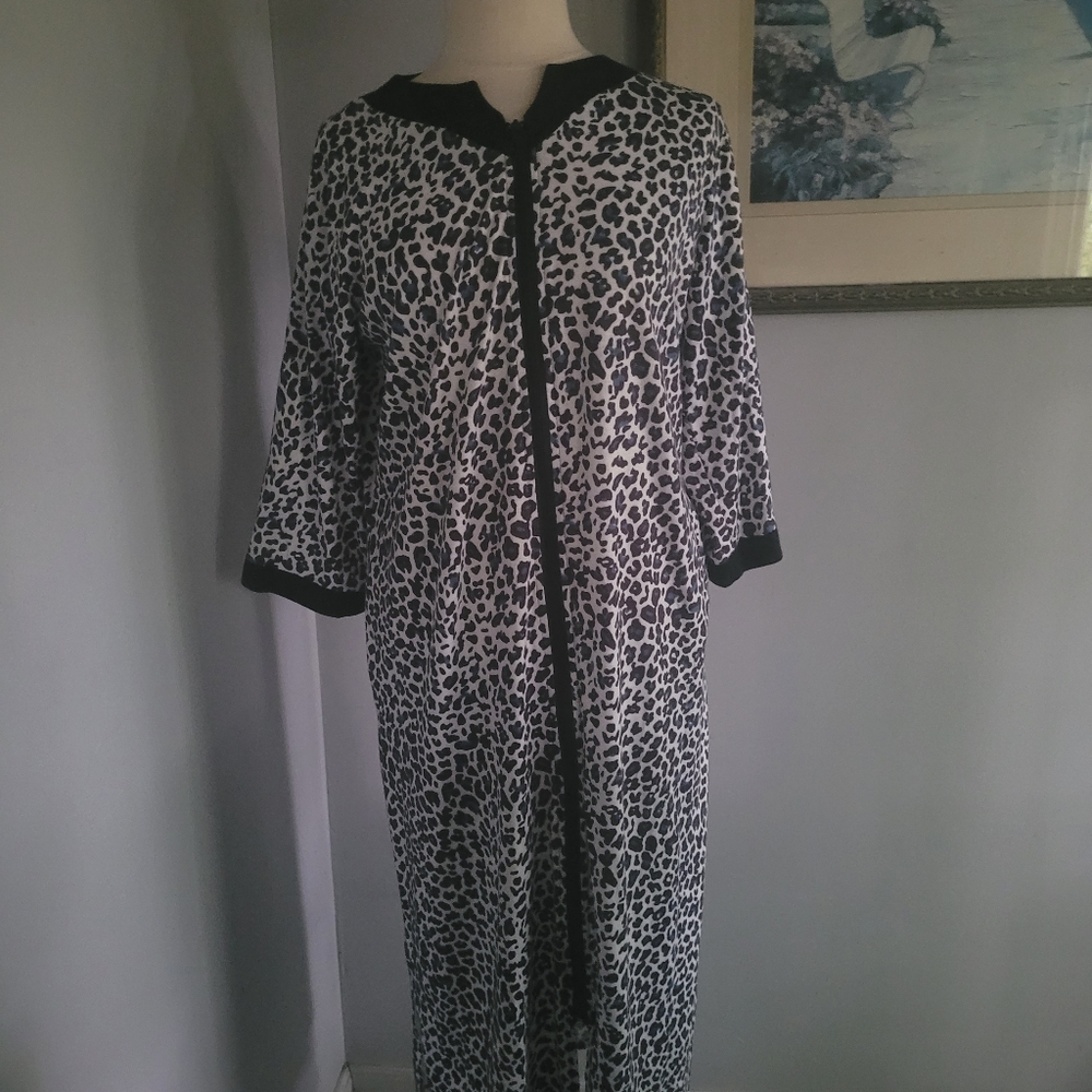 Ekouaer Leopard Print Long Robe Size S